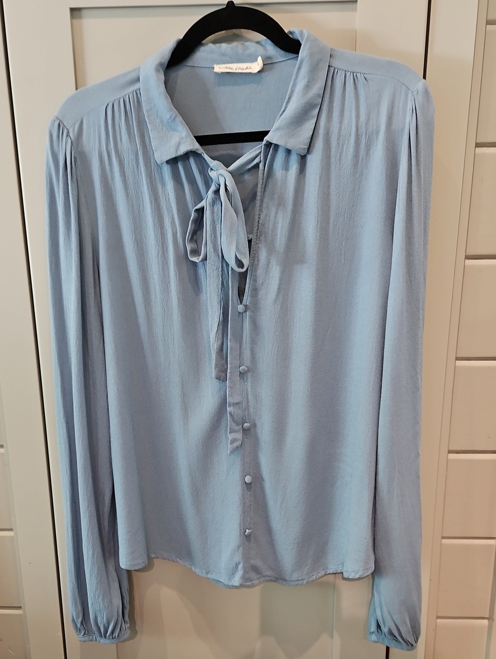 Chloe & Katie Powder Blue Tie-Neck Button Front Blouse Sz Med Ptp22 L25